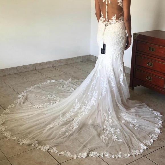 Wedding dresses - Picture 2 of 6